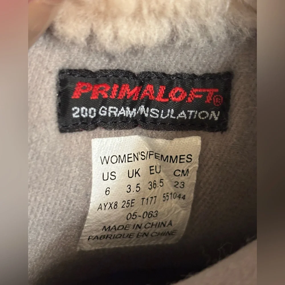 The North Face boots 200 gram primaloft insulation women’s size 6